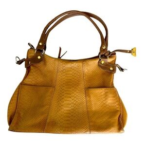 Tomaz Rabelo vintage leather purse with “snakeskin” feel and look. Ex vint con